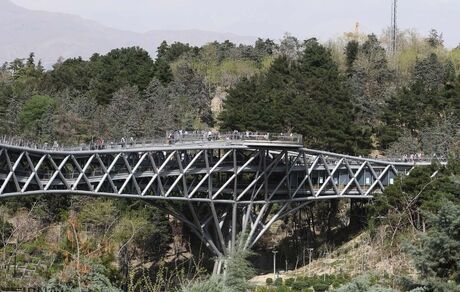 پل طبیعت امروز نارنجی می‌شود
