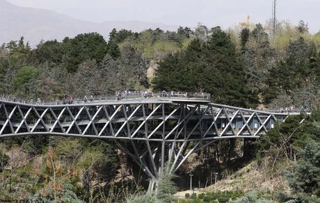 پل طبیعت امروز نارنجی می‌شود