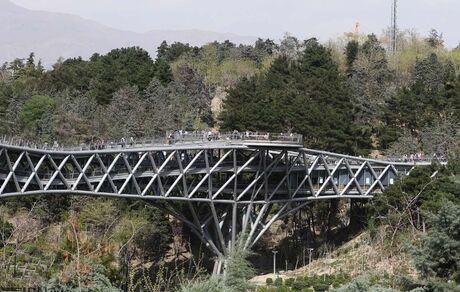 پل طبیعت امروز نارنجی می‌شود