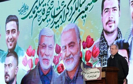 رئیس جمهور: سردار سلیمانی از نظر اخلاق، صداقت، شجاعت، حق‌طلبی و دفاع از مظلوم الگویی بی‌بدیل بود / باید پیگیر دفاع از حق مظلومان باشیم