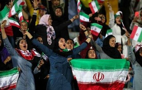 اولین تصویر از حضور زنان در ورزشگاه آزادی برای مسابقه تیم ملی
