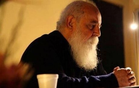 شاعر معروف در بیمارستان بستری شد