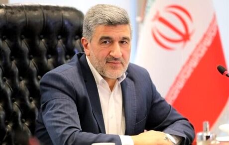 رئیس سازمان بورس فعلا ماندنی است