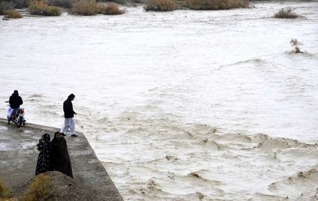پیدا شدن پیکر بیجان سه نفر از ۴ کارگر راه‌آهن در سیلاب منطقه «کارواندر» شهرستان خاش