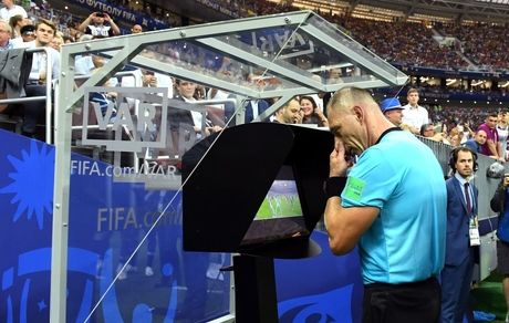۸ باشگاه لیگ برتری از جمله استقلال و پرسپولیس به VAR مجهز می‌شوند