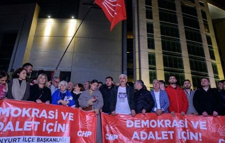 یکی از شهرداران استانبول بدلیل اتهام تروریستی برکنار شد