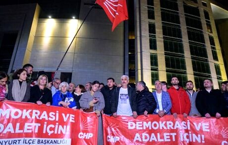 یکی از شهرداران استانبول بدلیل اتهام تروریستی برکنار شد