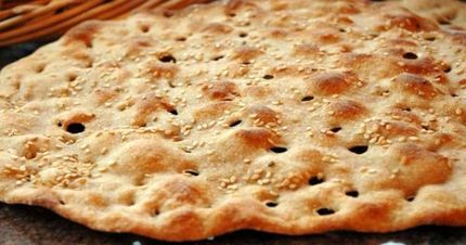 علیزاده: دولت موقتا مبلغ نقدی به خانوارها برای جبران گرانی‌ها می‌دهد