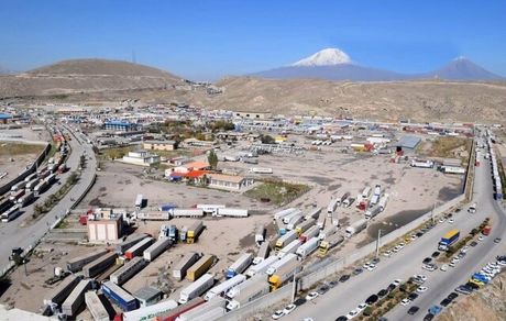 مشکل تاخیر در تردد کامیونهای تراتزیتی از مرز بازرگان رفع شد