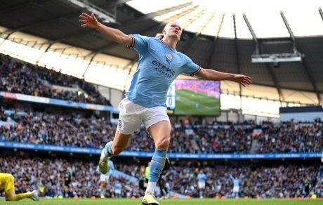 منچستر سیتی بالاخره صدر لیگ برتر را از آرسنال گرفت