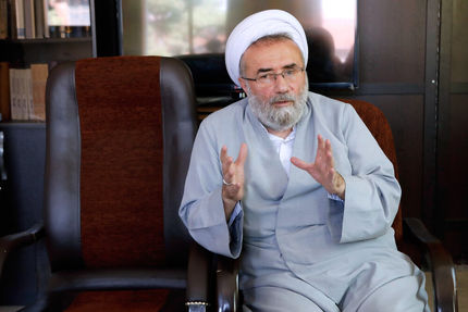 مسیح مهاجری: دشمن با روحانیون که اهل تفکر و خدمت به مردم نباشند کاری ندارد
