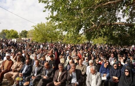 جشنواره بادام و عسل بخش بیلوار کرمانشاه برگزار شد