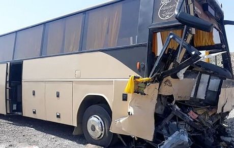 ۱۰ مصدوم در تصادف اتوبوس و کامیون در سبزوار