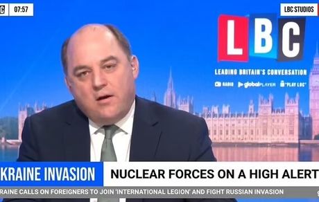 وزیر دفاع انگلیس: جنگ هسته‌ای در کار نخواهد بود