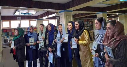 تهدید طالبان، برنامه کتابخوانی زنان را لغو کرد