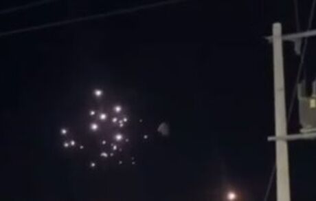 صدای انفجار در تهران: پدافند فعال و برق شهرک غرب قطع شد