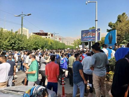 هواداران استقلال باز هم تجمع اعتراضی کردند