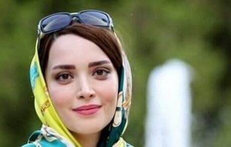 گریم متفاوت بهنوش طباطبایی در نمایش «روزهای رادیو»/  عکس