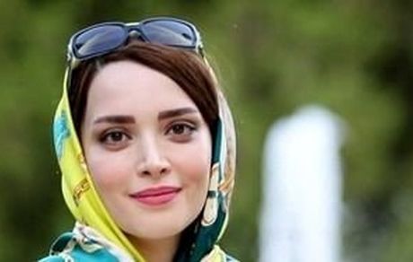 گریم متفاوت بهنوش طباطبایی در نمایش «روزهای رادیو»/  عکس