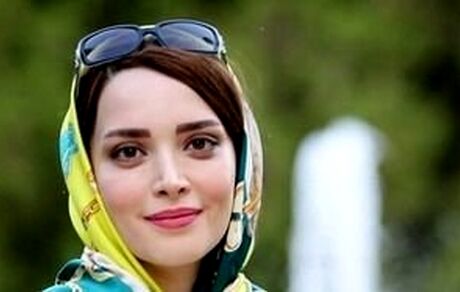 گریم متفاوت بهنوش طباطبایی در نمایش «روزهای رادیو»/  عکس