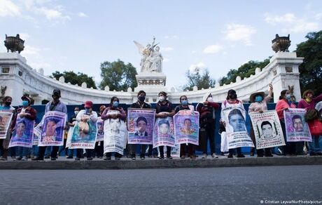 ناپدیدشدن ۴۳ دانشجو در مکزیک منجر به بازداشت دادستان سابق شد!