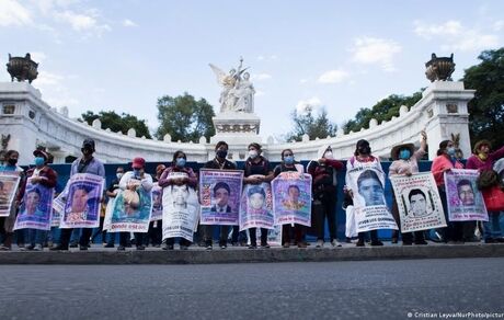 ناپدیدشدن ۴۳ دانشجو در مکزیک منجر به بازداشت دادستان سابق شد!