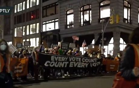 تظاهرات مردم نیویورک علیه ترامپ و آراء الکترال