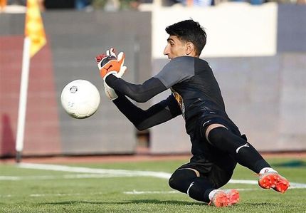  کنایه جالب بیرانوند به گلزن دربی در آستانه بازی با نساجی/عکس