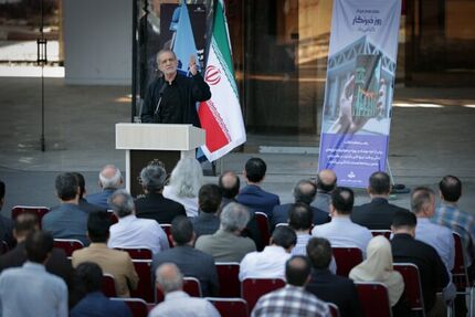 رئیس جمهور: فرونشست چند سانتیمتری یک فاجعه است و نمی‌دانم چطور باید بگویم که در خطر هستیم / در جنگ کسی حق حمله به مراکز رسانه‌ای ندارد