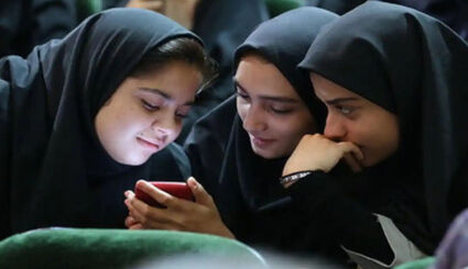 استفاده از گوشی‌های هوشمند در مدارس مجاز است