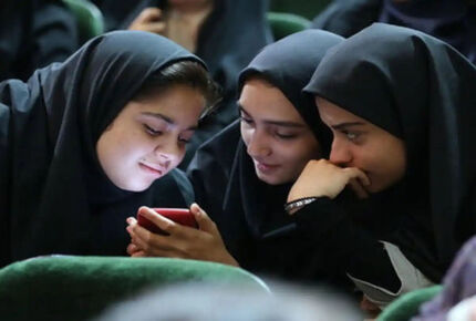 استفاده از گوشی‌های هوشمند در مدارس مجاز است