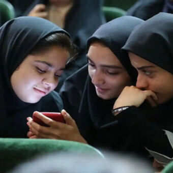 استفاده از گوشی‌های هوشمند در مدارس مجاز است