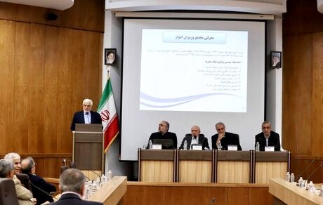عارف: کنار هم قرار گرفتن دو جریان سیاسی باعث هم‌افزایی به نفع نظام می‌شود