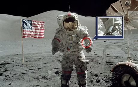 تجهیزات تاریخی سفر انسان به ماه چوب حراج خورد