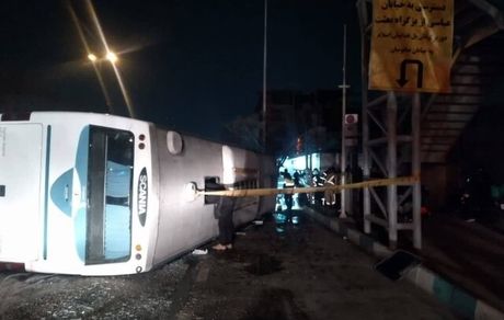 مصدومیت ۲۵ نفر بر اثر واژگونی اتوبوس در تهران