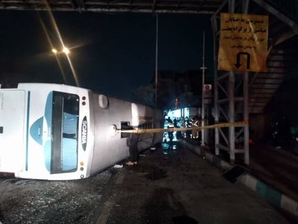 مصدومیت ۲۵ نفر بر اثر واژگونی اتوبوس در تهران
