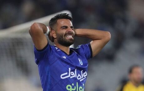 مدافع تیم فوتبال استقلال قراردادش را تمدیدکرد