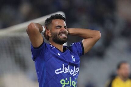 مدافع تیم فوتبال استقلال قراردادش را تمدیدکرد