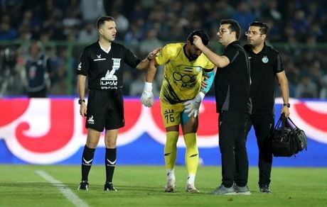 گلر استقلال یک ماه دور از میادین