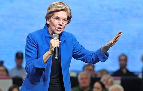 سناتور آمریکا: ترور سلیمانی در آستانه محاکمه ترامپ سوال‌برانگیز است 