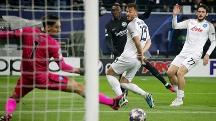 لیگ قهرمانان اروپا: برد راحت ناپولی مقابل آینتراخت فرانکفورت