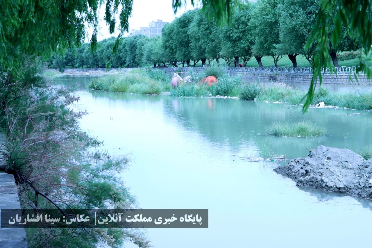 رودخانه‌ای به حال خود رهاشده در میان ارومیه