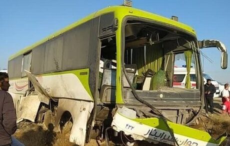 این بار واژگونی اتوبوس در استان کرمان با ۱۳ مصدوم