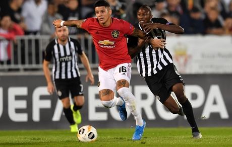 اتفاق جالب در لیگ اروپا؛ وقتی مگوایر یادش رفت کاپیتان منچستریونایتد است 