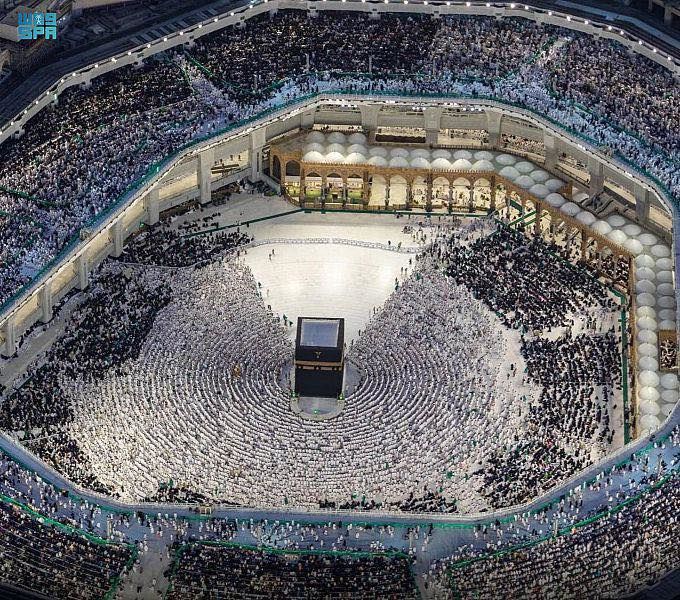 حضور ۱.۵ میلیون نمازگزار در کعبه در یک شب