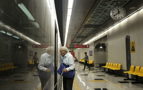 ایستگاه مترو مولوی همراه با دو رام قطار افتتاح می‌شود