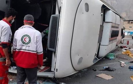 واژگونی اتوبوس در محور هراز با ۴۲ کشته و زخمی / ۲ سرنشین مفقود شدند