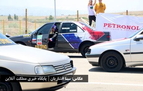 مسابقات اتومبیلرانی کشوری درگ در ارومیه برگزار شد