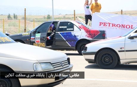 مسابقات اتومبیلرانی کشوری درگ در ارومیه برگزار شد
