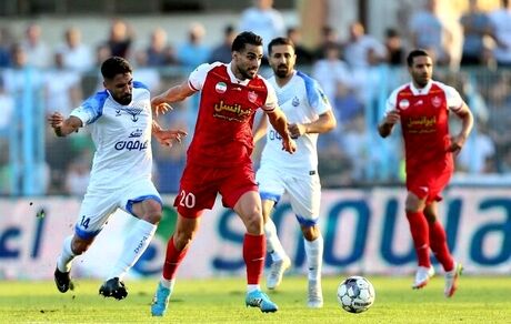 ملوان با متوقف کردن پرسپولیس، استقلال را در صدر نگه داشت